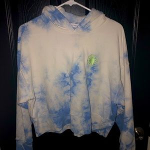 Women’s Sz Medium DAYDREAMER Cropped hooded sweatshirt